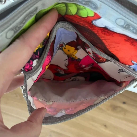 Vtg Y2K LeSportsac Artist Edition Fafi bag purse silver pink Alice in Wonderland - Picture 3 of 8